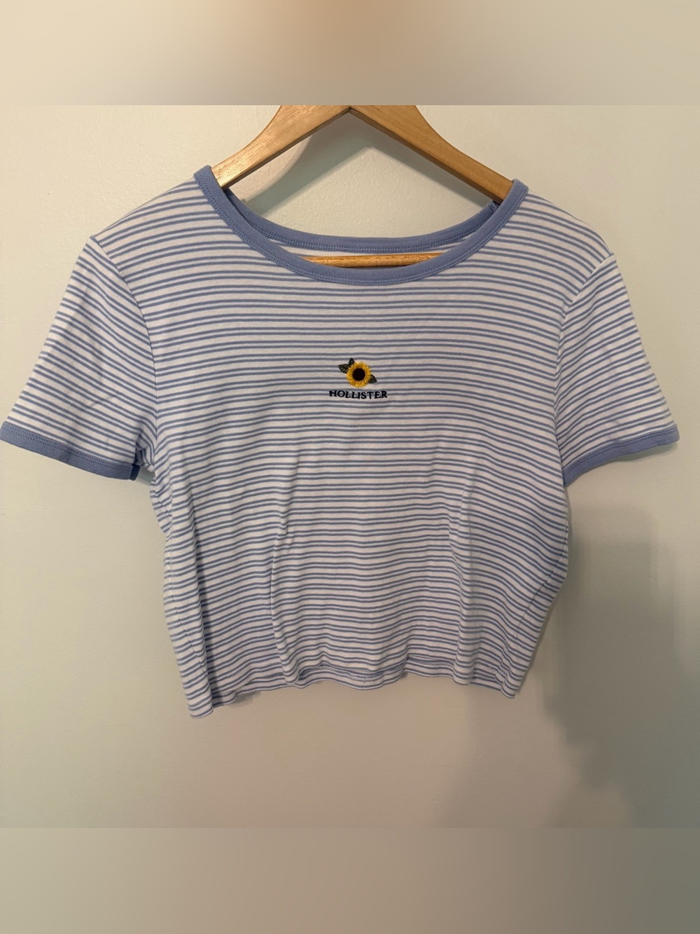 Hollister‎ Striped Sunflower Baby Tee Women’s Medium Blue White Cropped Cotton